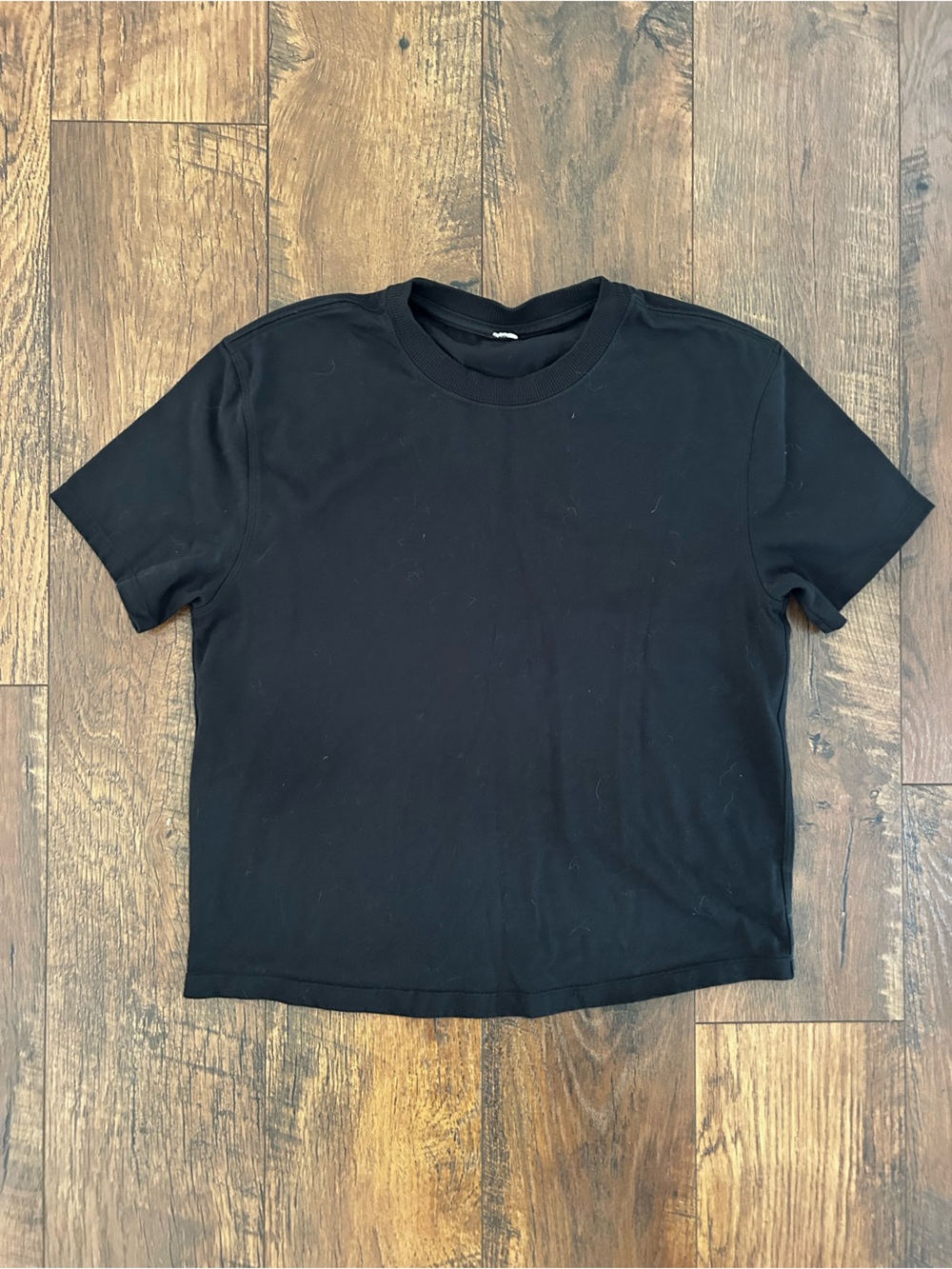 Lululemon black cropped T-shirt